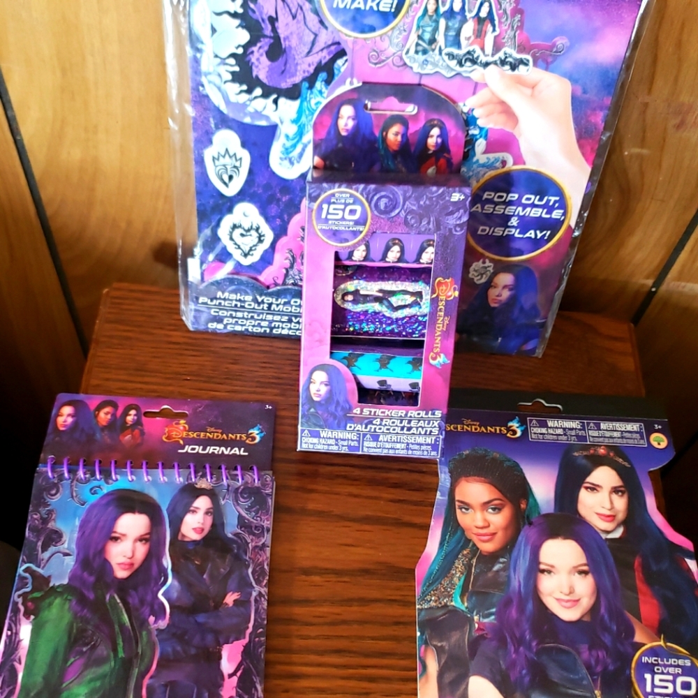 ❗Disney's Descendants Bundle❗